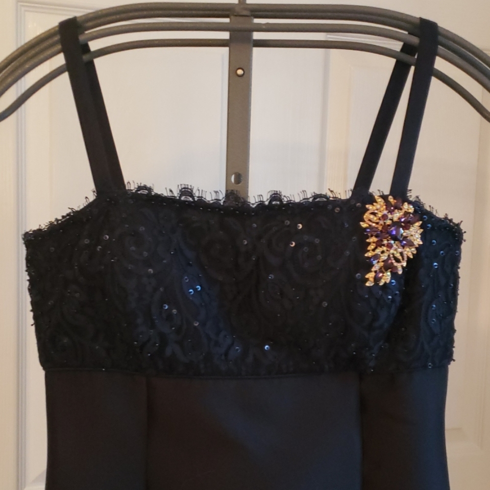 Dress - Picture 2 of 4